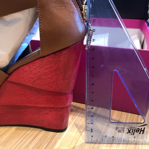 DIANE von FURSTENBERG here $165NWT from NORDSTROM $400. Wedge heels size 9.5 ❤️ - Picture 16 of 16